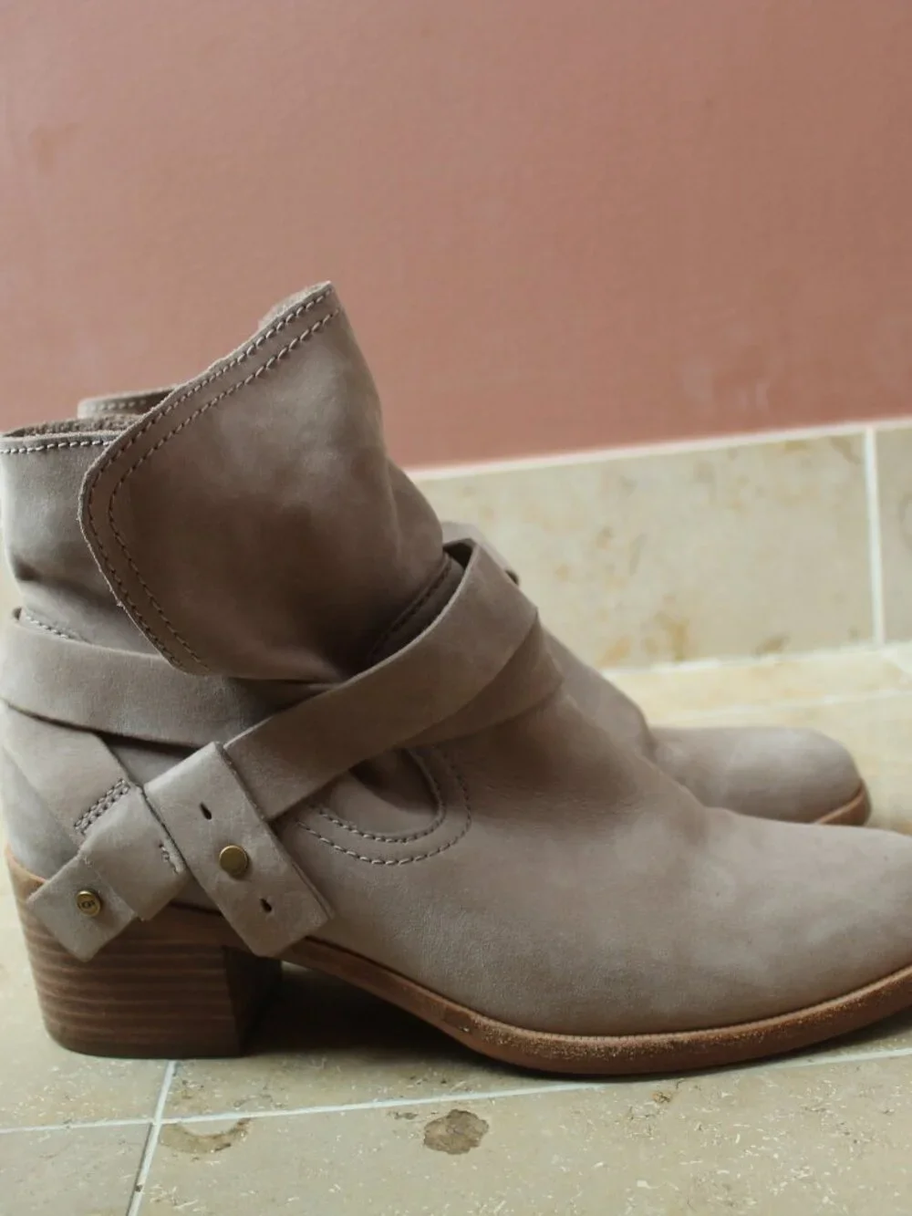 Beautiful Tan Suede Ugg Boots size 8.5